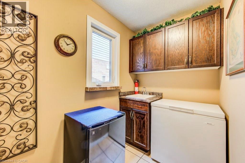 28 WALKER Way, Guelph, Ontario, N1L1T7 — Photo 44
