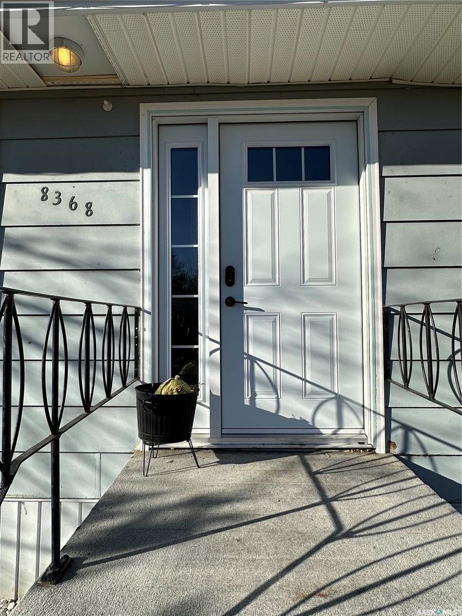 8368 Howard AVENUE - 27