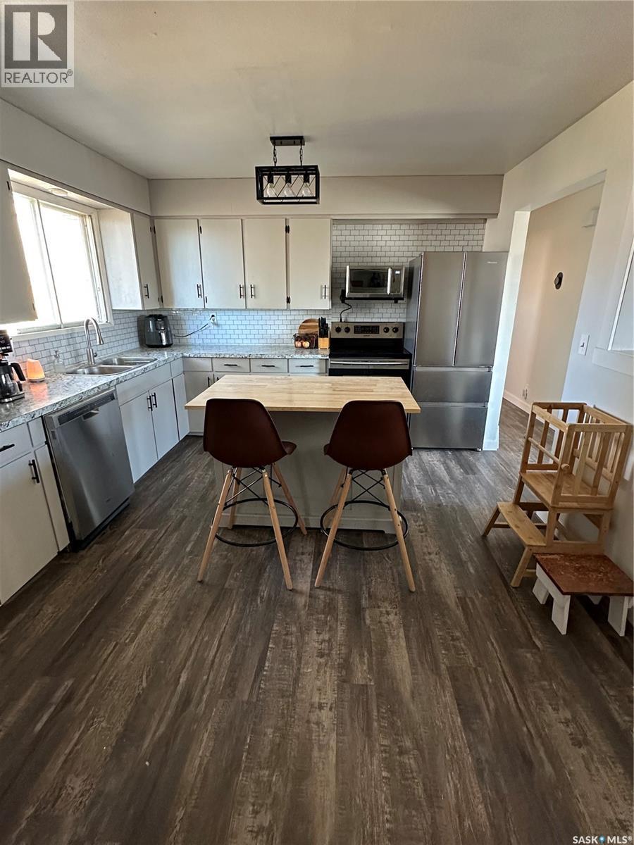 8368 Howard AVENUE - 9