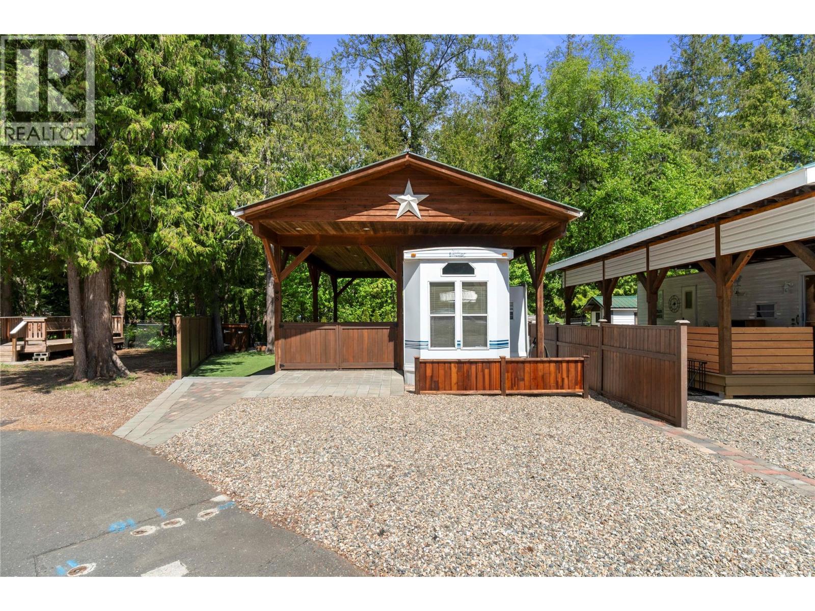 8 1131 Pine Grove Road, Scotch Creek