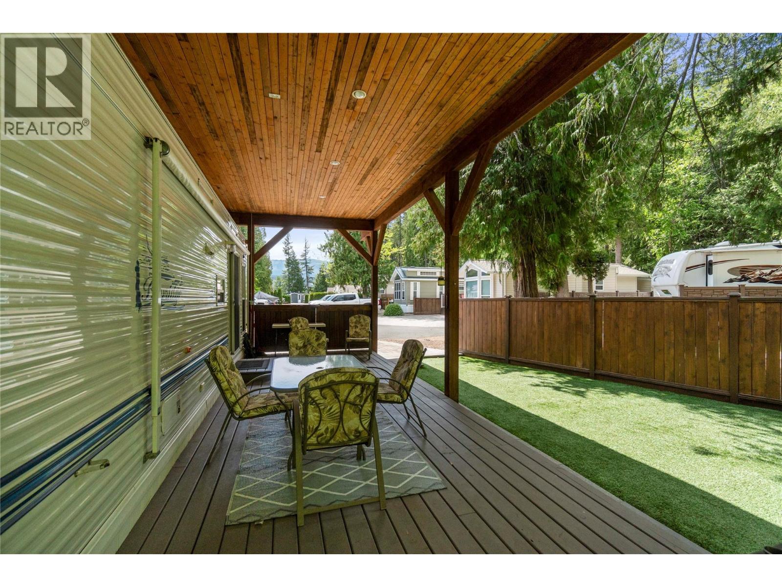 8 1131 Pine Grove Road, Scotch Creek