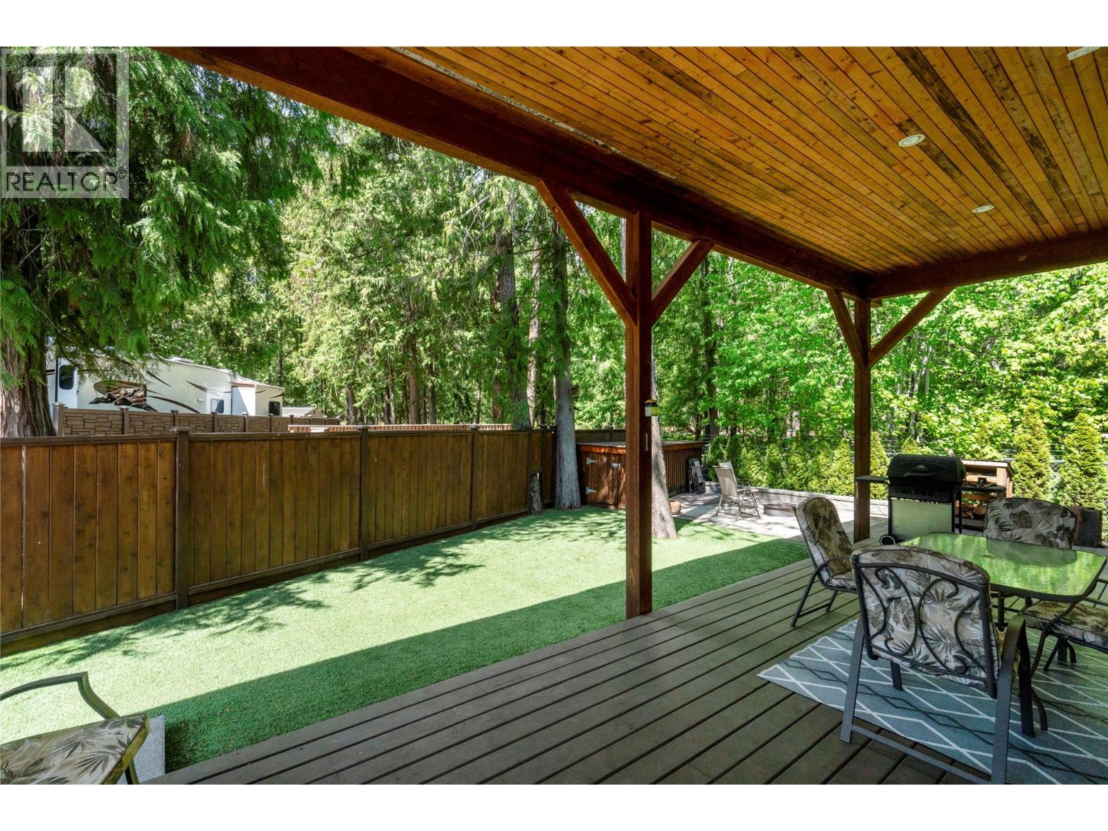8 1131 Pine Grove Road, Scotch Creek
