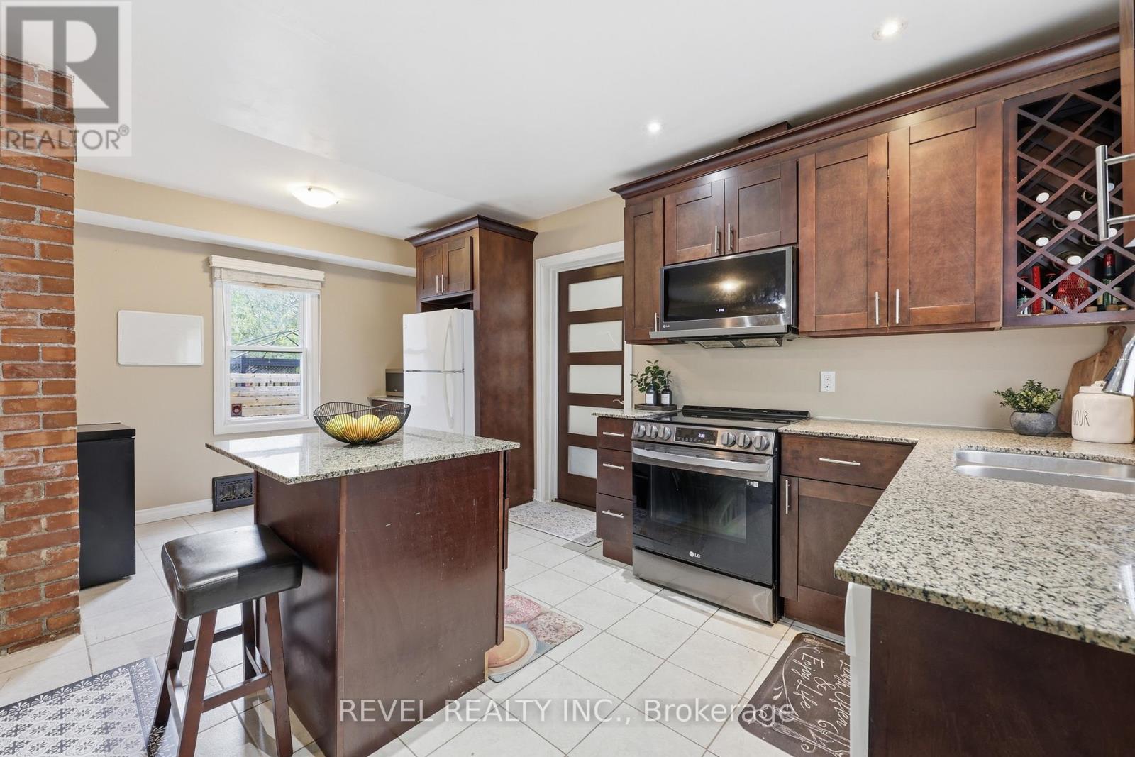 21 BERRYMAN AVENUE - 15