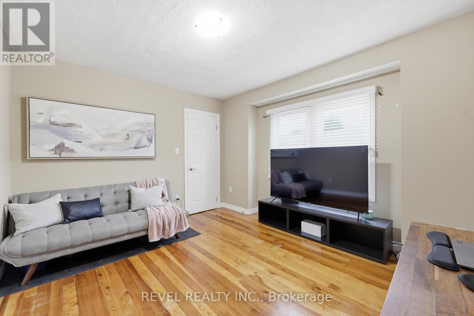 21 BERRYMAN AVENUE - 27