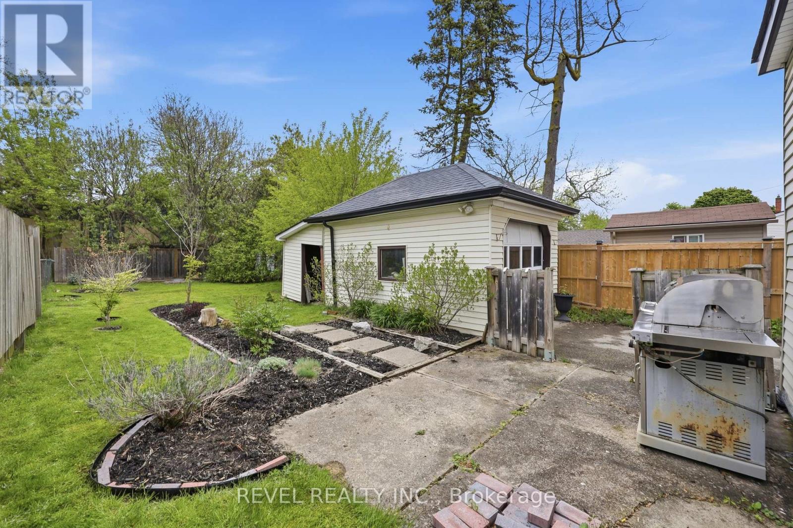 21 BERRYMAN AVENUE - 34