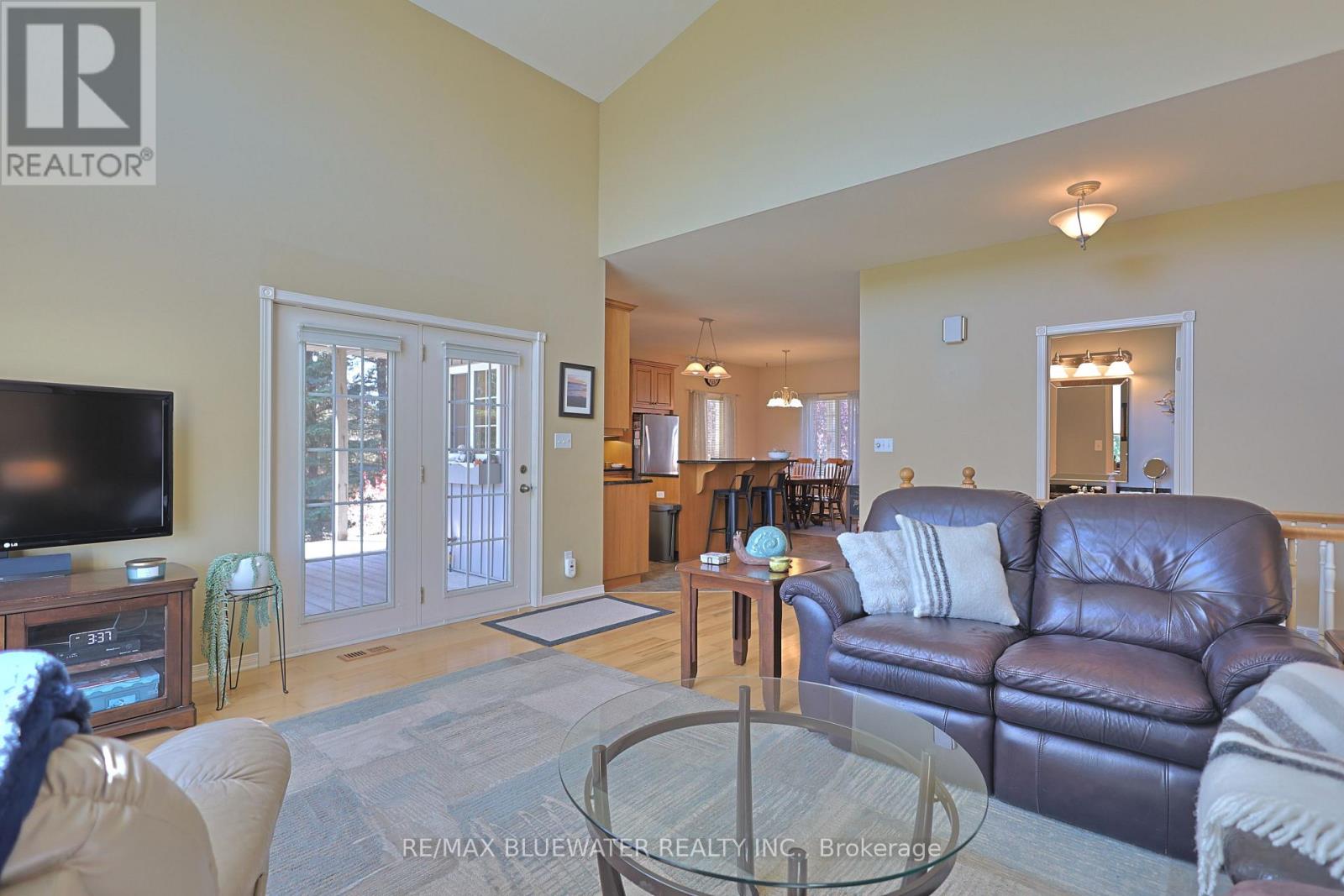 295 MAIN STREET - 21