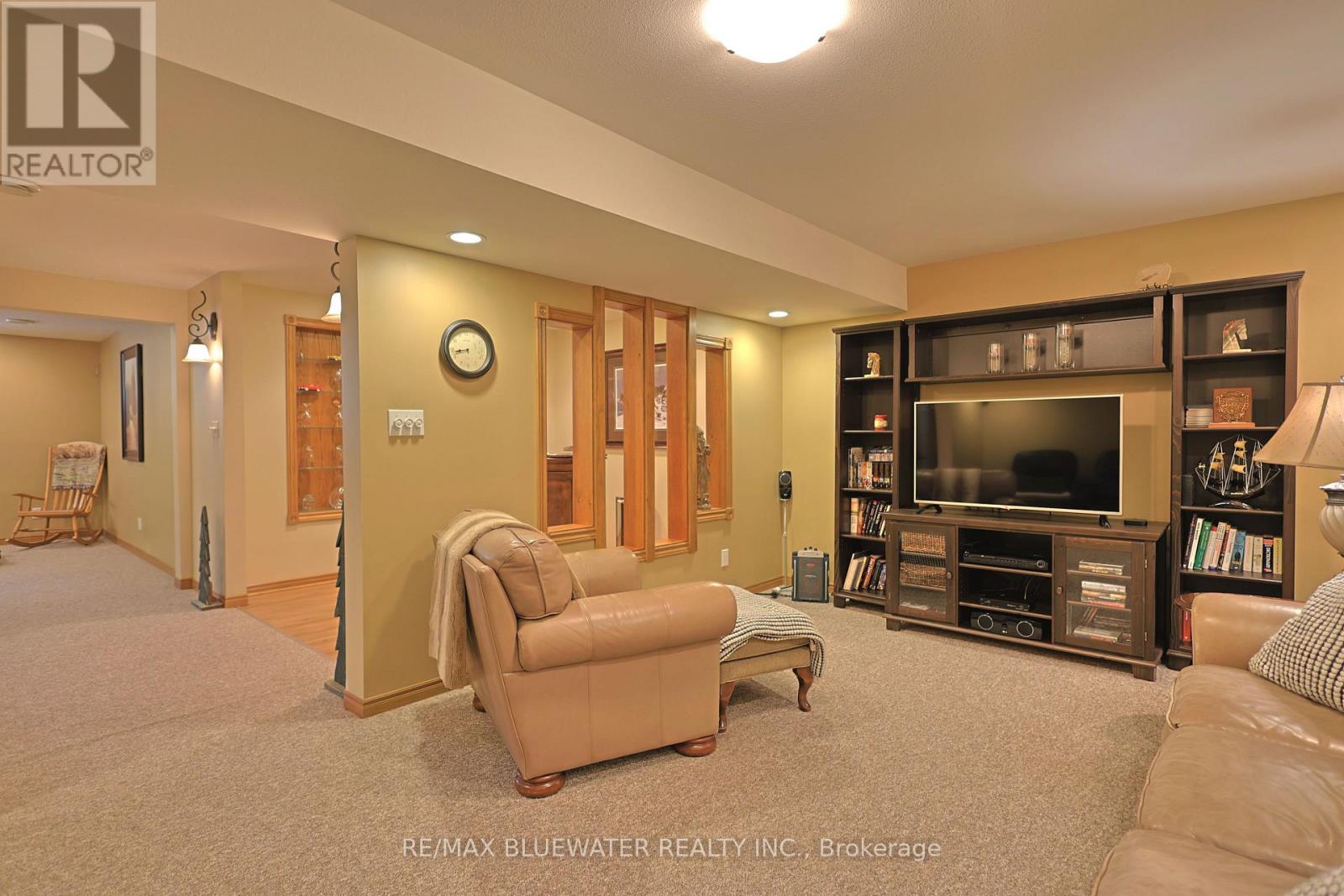 295 MAIN STREET - 32