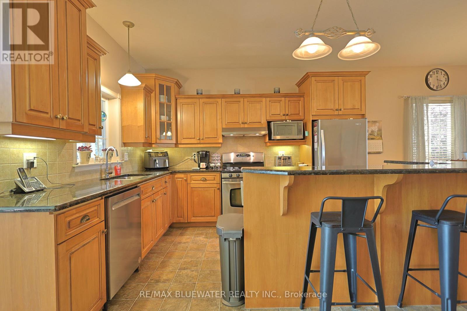 295 MAIN STREET - 5
