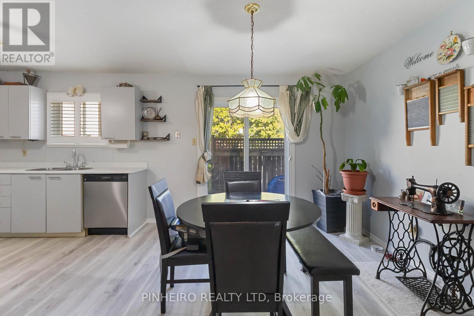 #72 141 CONDOR COURT - 27