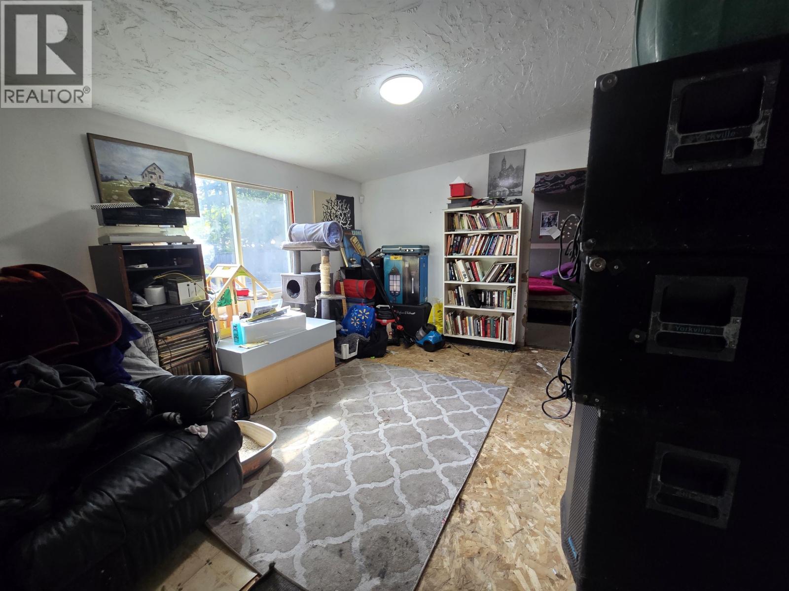 4025 DIAMOND DRIVE - 6
