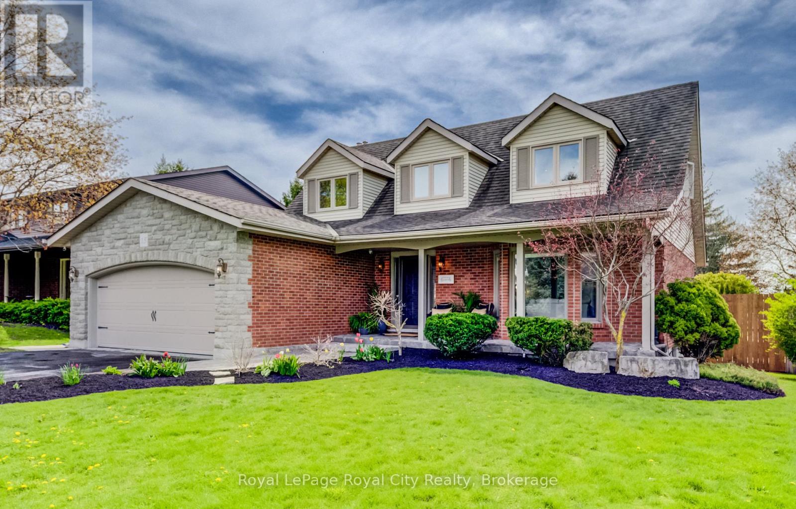 15 JOANN CRESCENT - 1