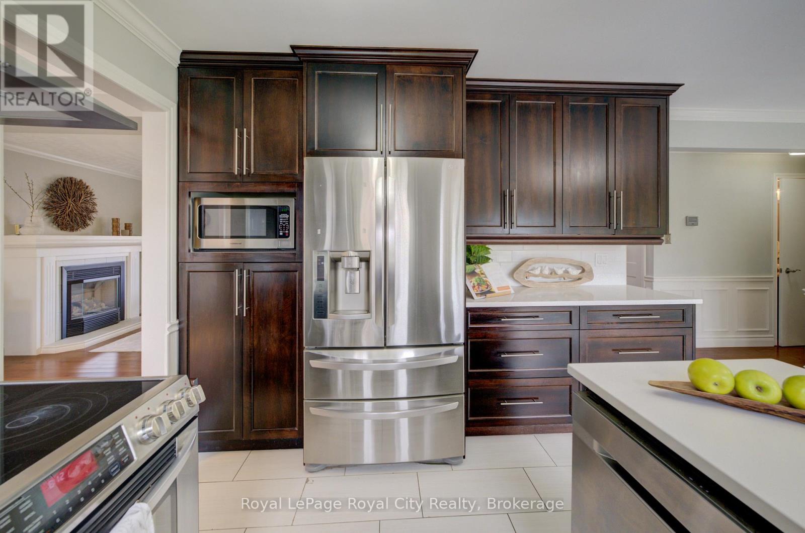 15 JOANN CRESCENT - 10