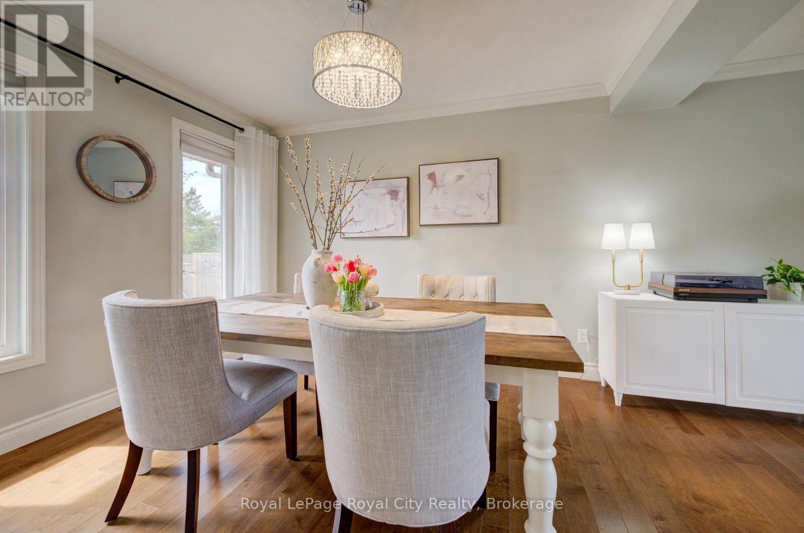 15 JOANN CRESCENT - 11