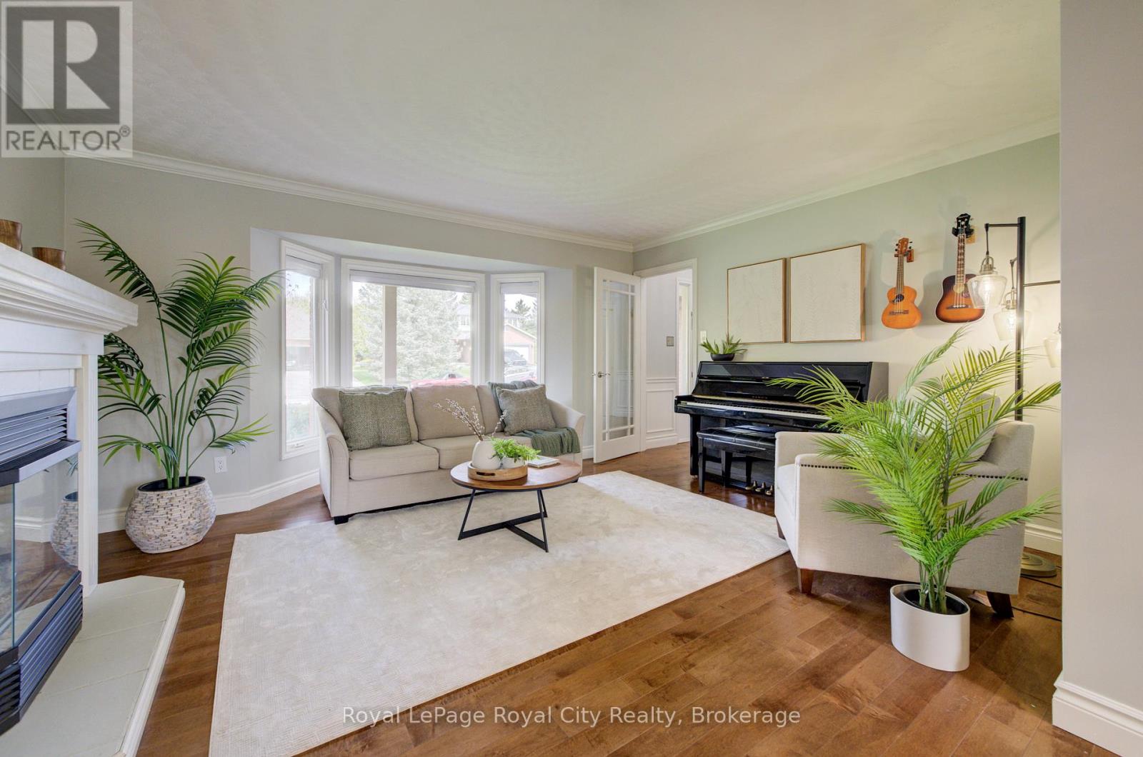 15 JOANN CRESCENT - 13