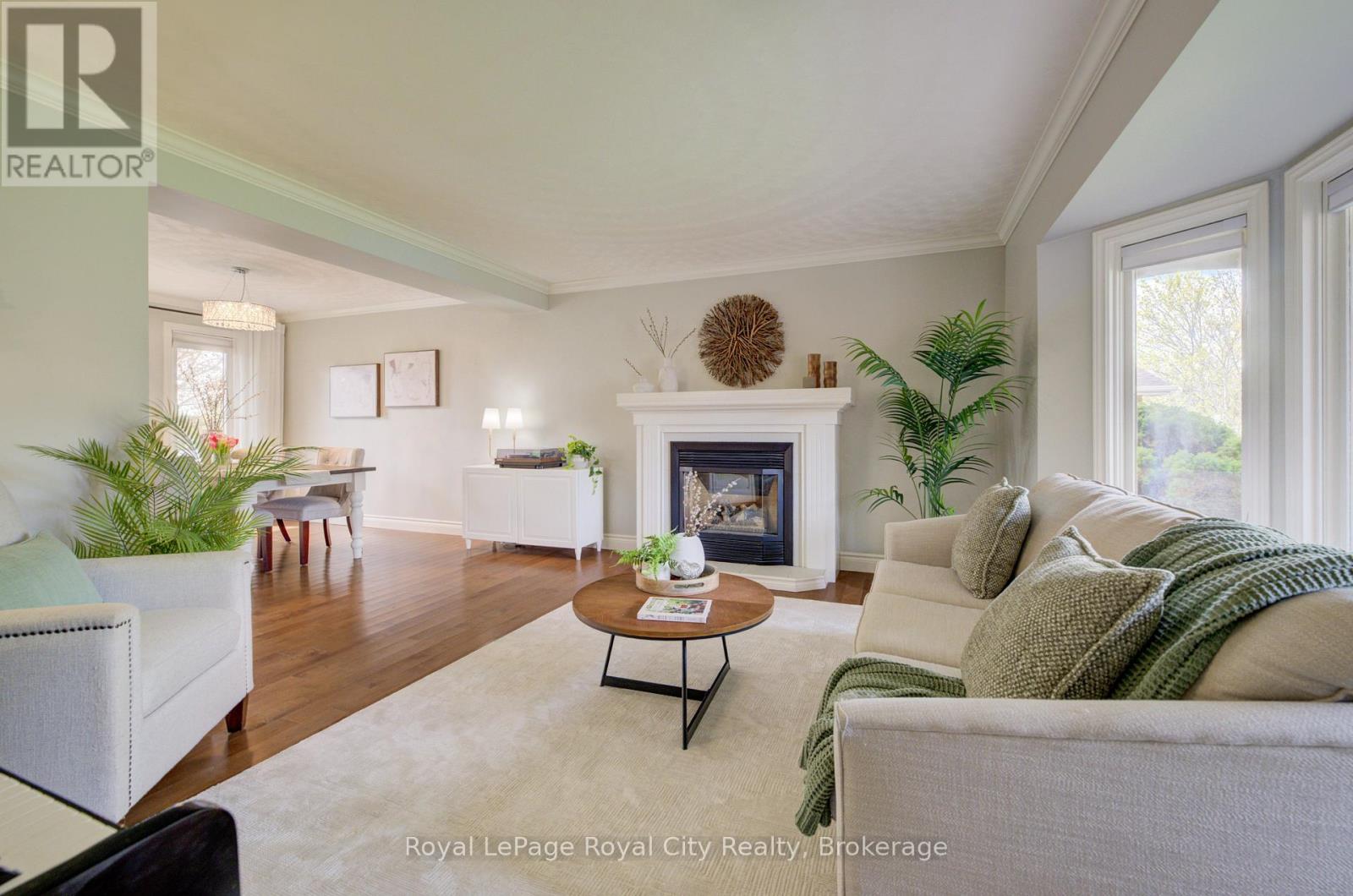 15 JOANN CRESCENT - 14