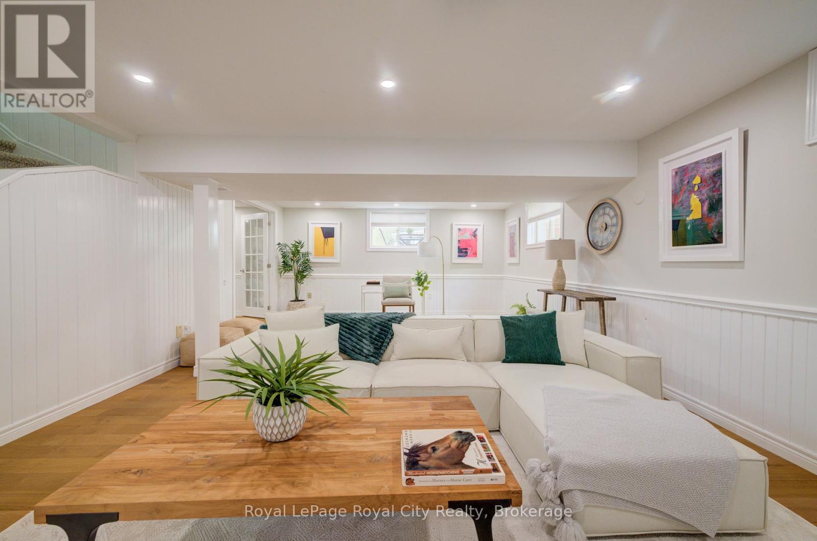15 JOANN CRESCENT - 20
