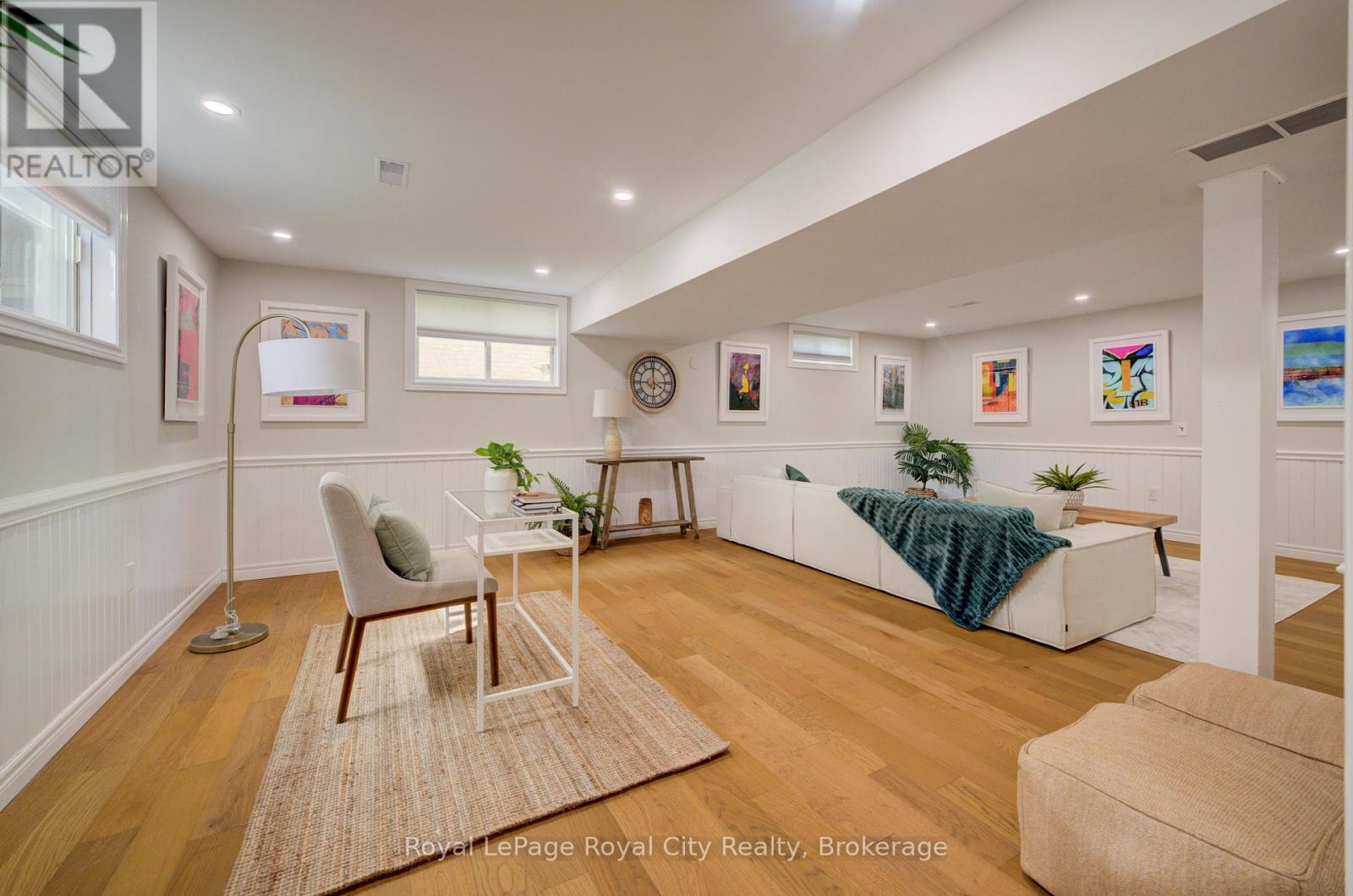 15 JOANN CRESCENT - 21