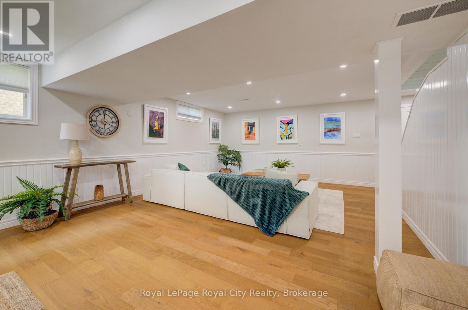 15 JOANN CRESCENT - 22