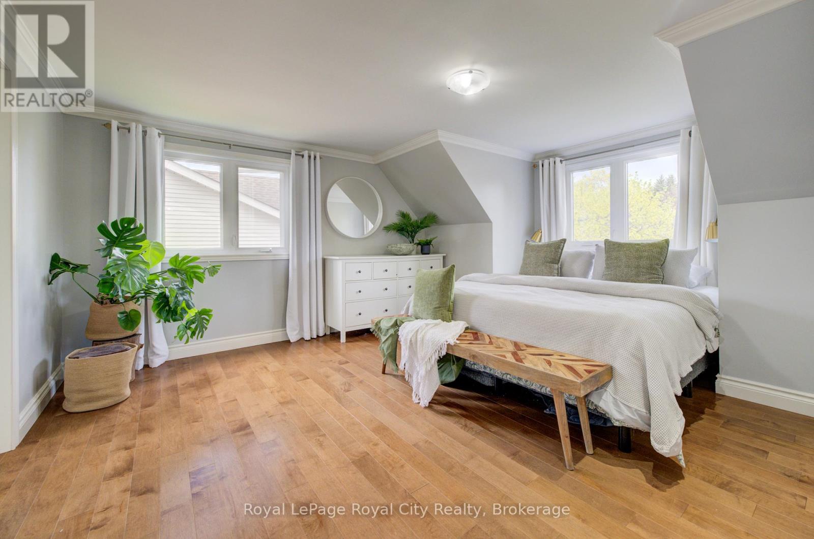 15 JOANN CRESCENT - 25
