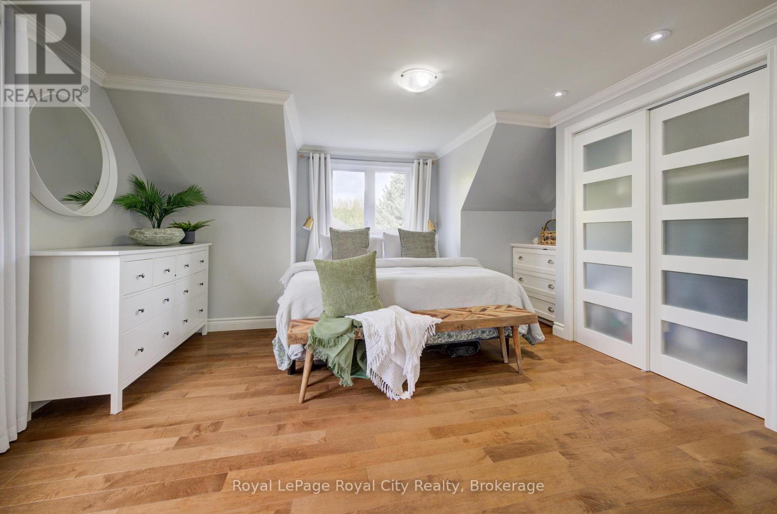 15 JOANN CRESCENT - 26