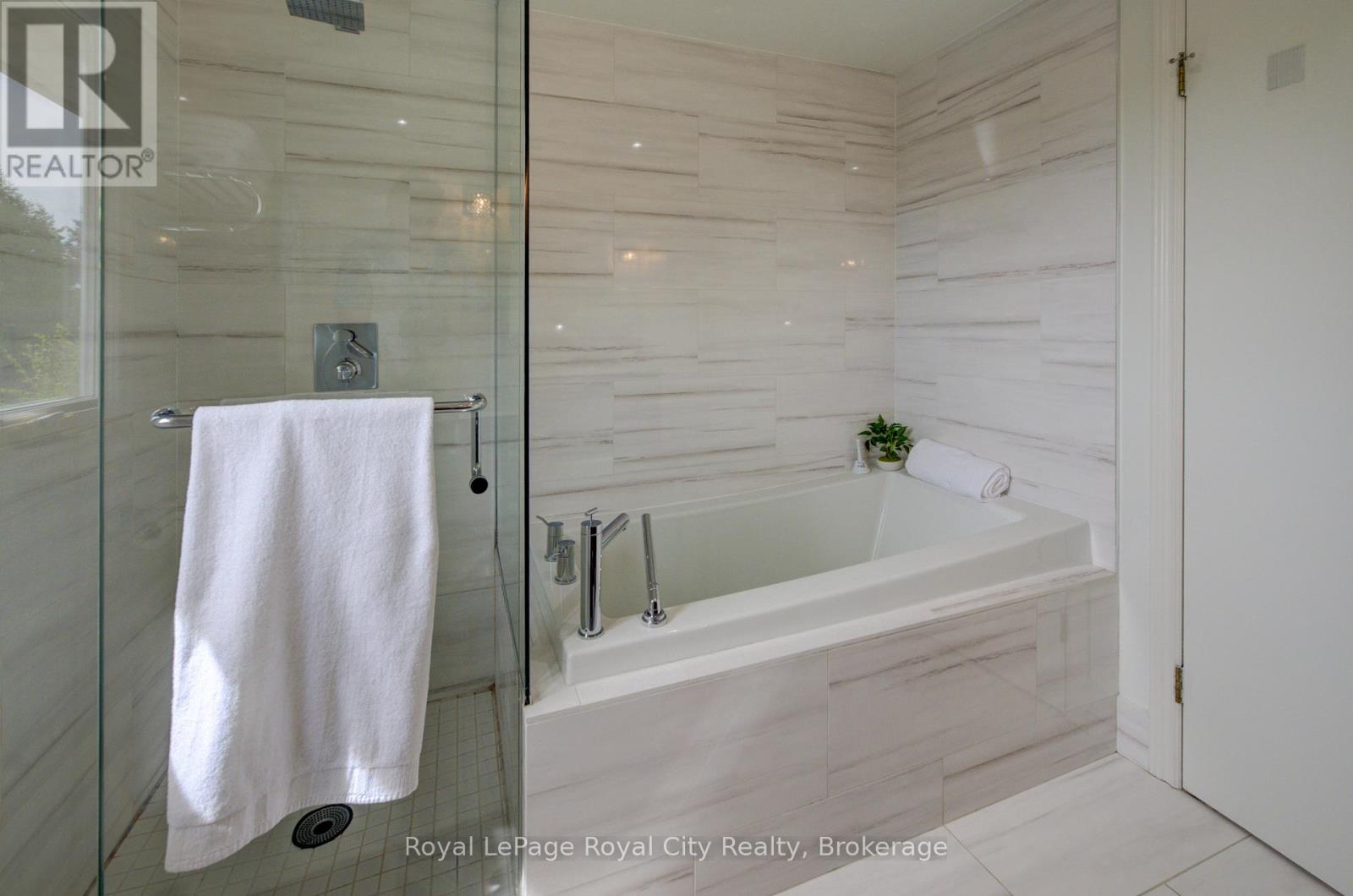 15 JOANN CRESCENT - 32