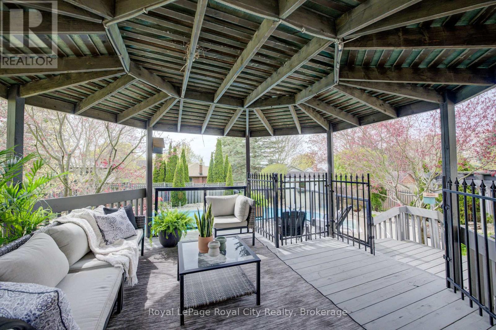 15 JOANN CRESCENT - 35