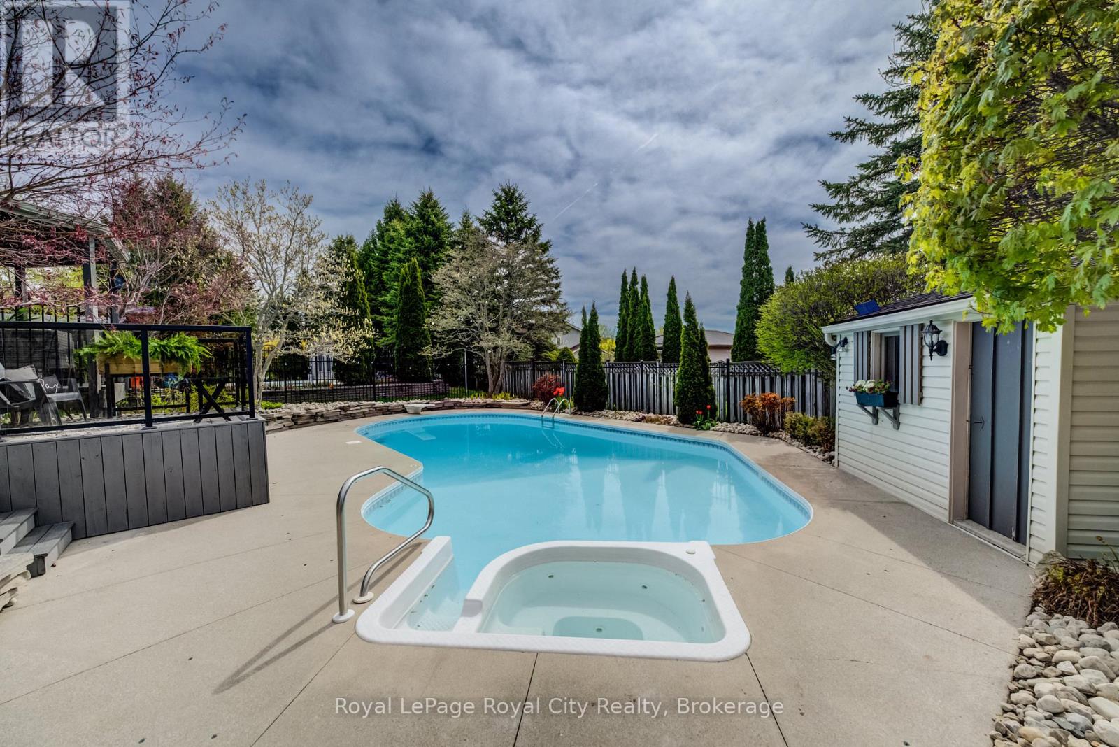 15 JOANN CRESCENT - 40