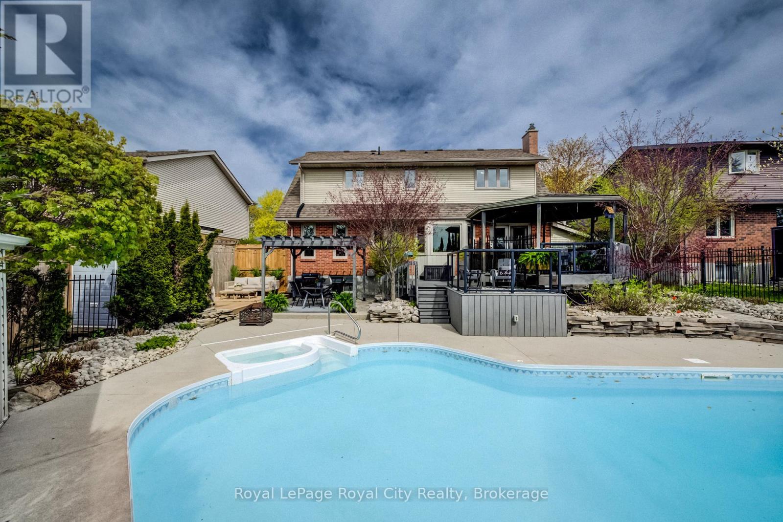 15 JOANN CRESCENT - 41