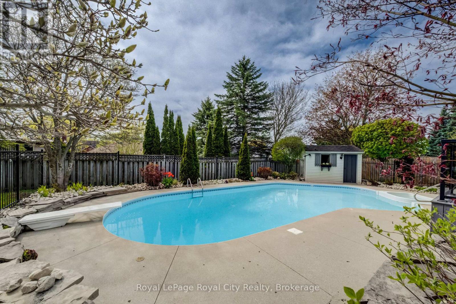 15 JOANN CRESCENT - 44
