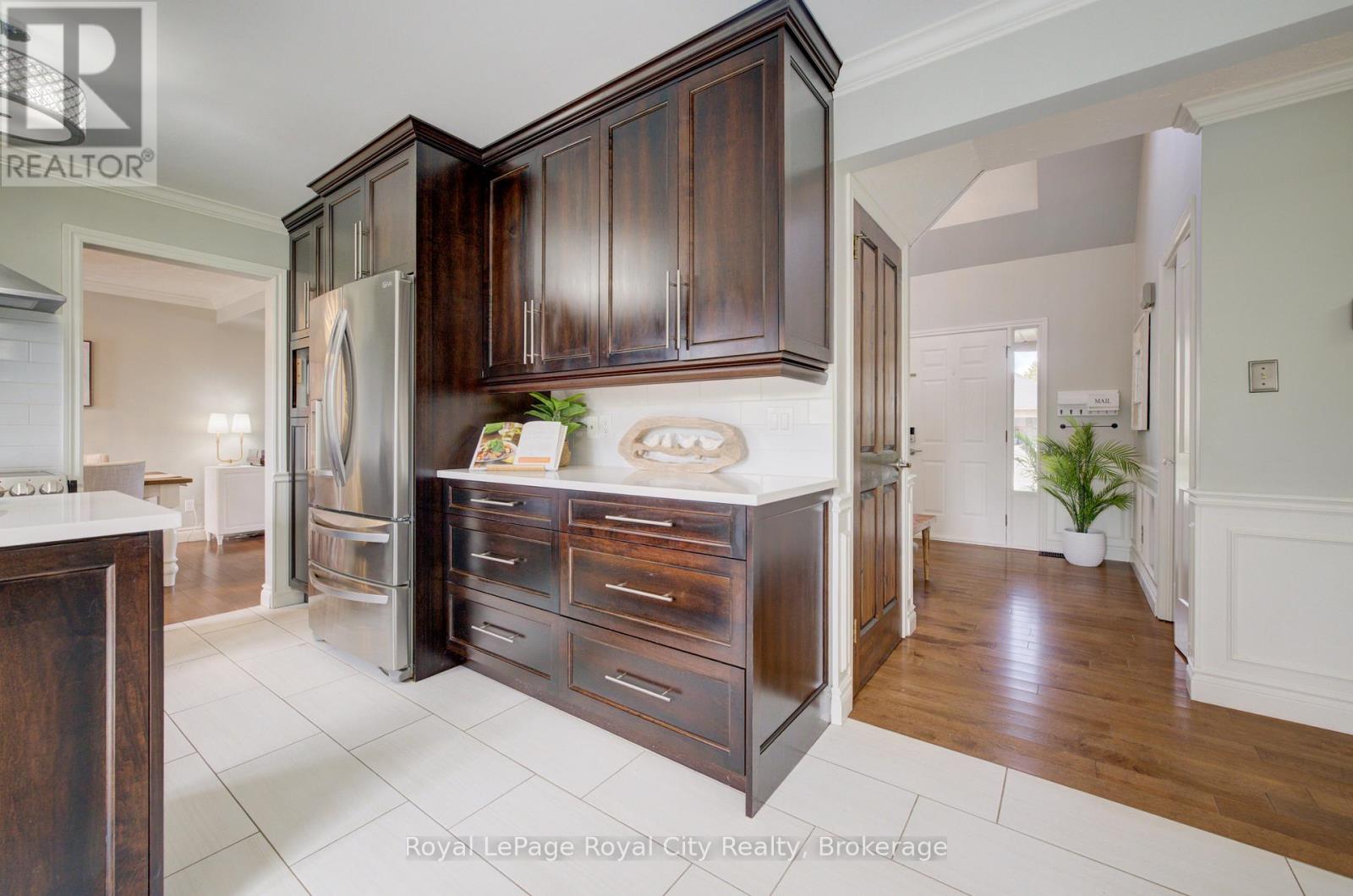 15 JOANN CRESCENT - 7