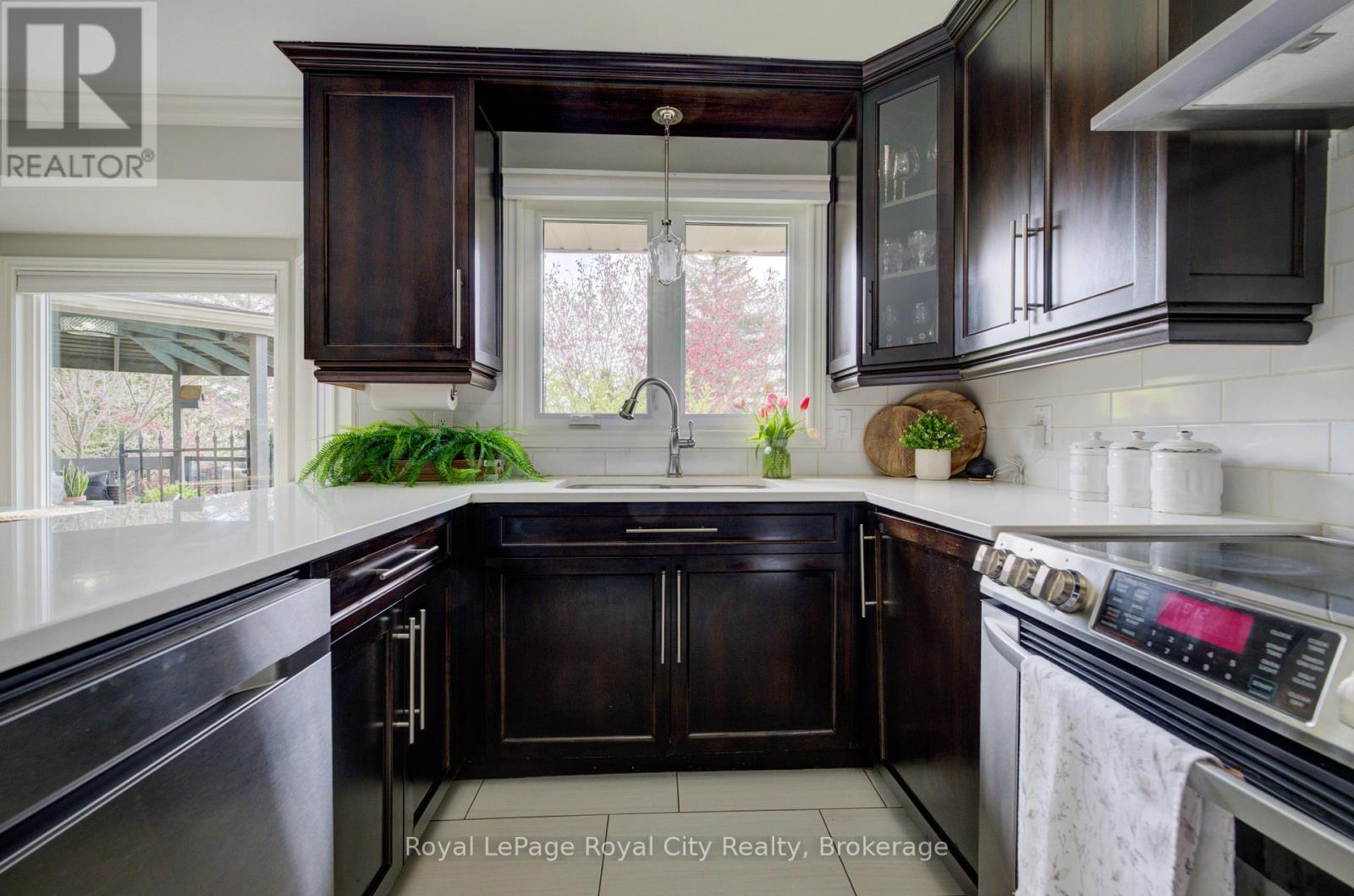 15 JOANN CRESCENT - 8