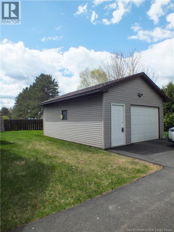 8 Centennial Row - Image 41