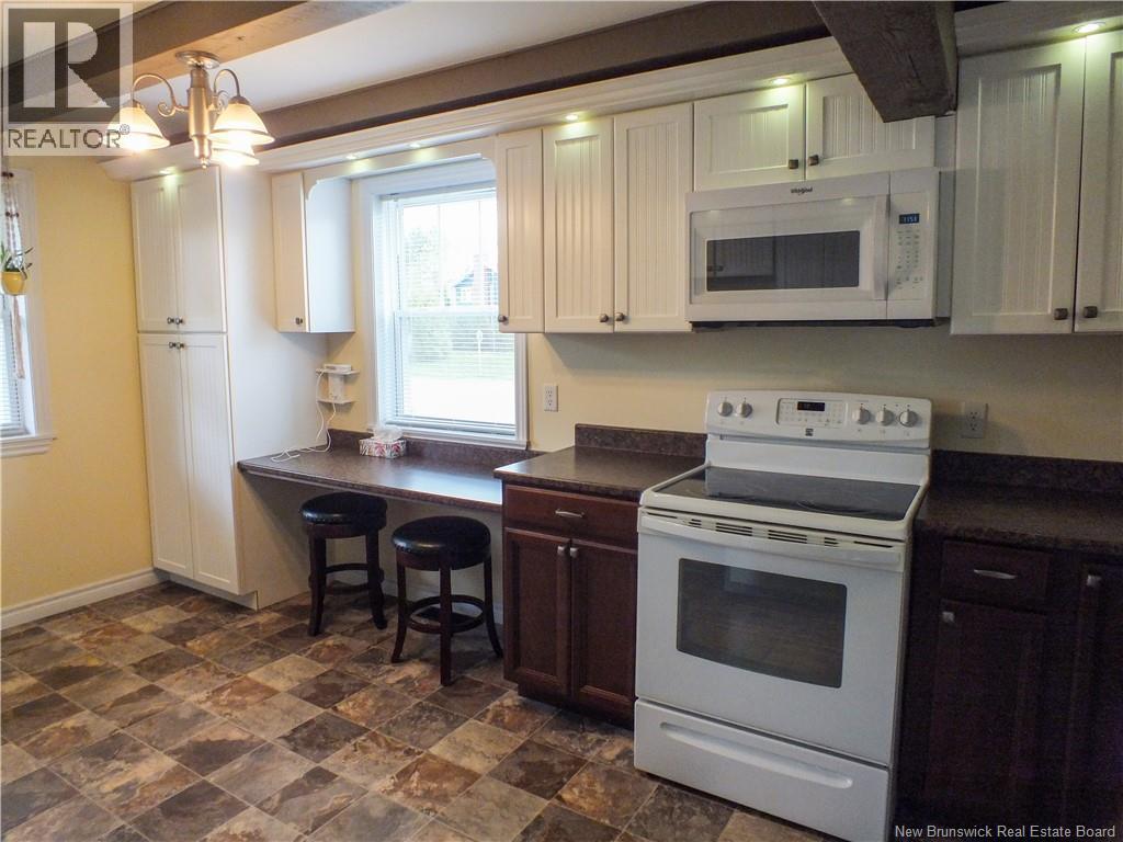 8 Centennial Row - Image 12