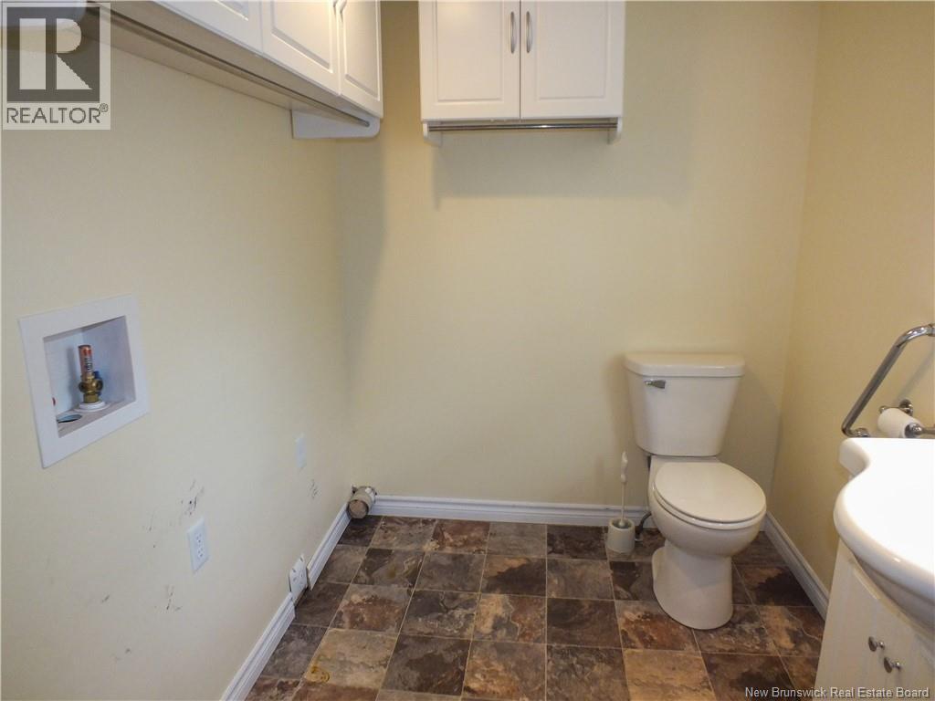 8 Centennial Row - Image 17