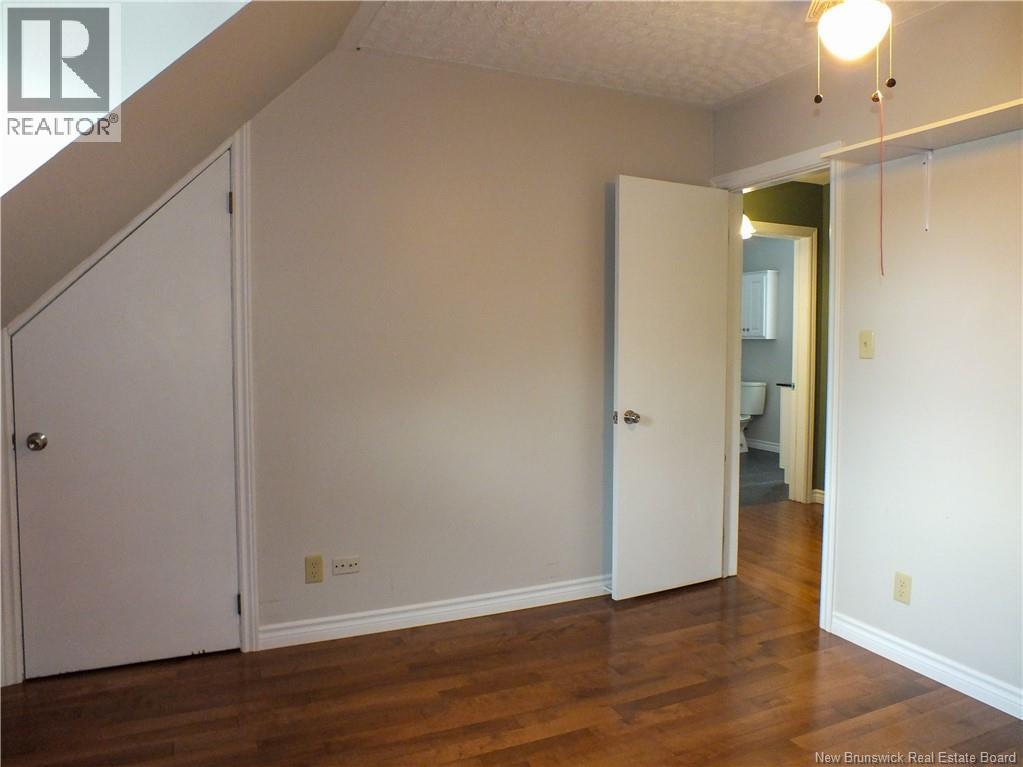8 Centennial Row - Image 23