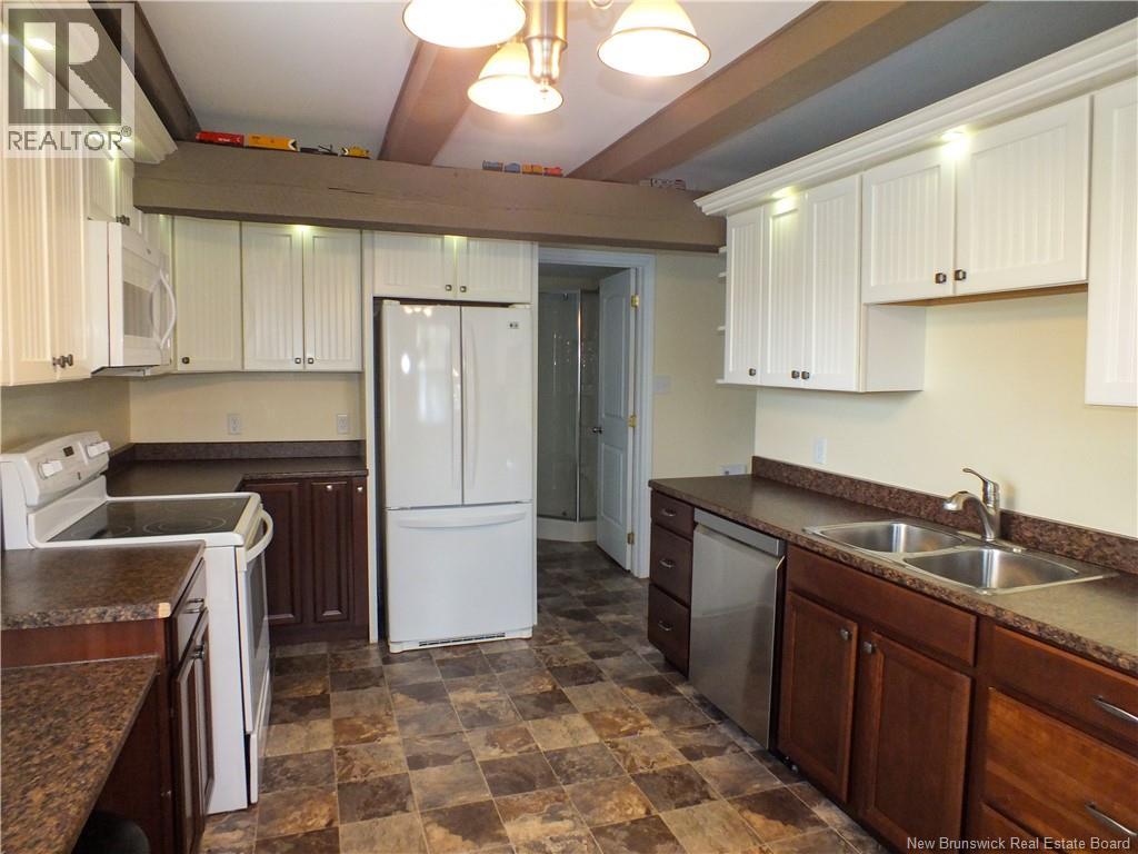 8 Centennial Row - Image 14