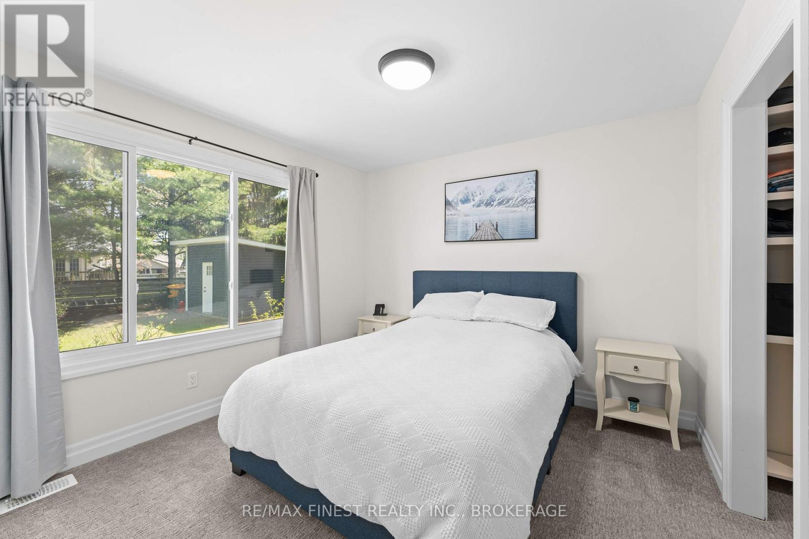 401 DUNDAS STREET W - 16