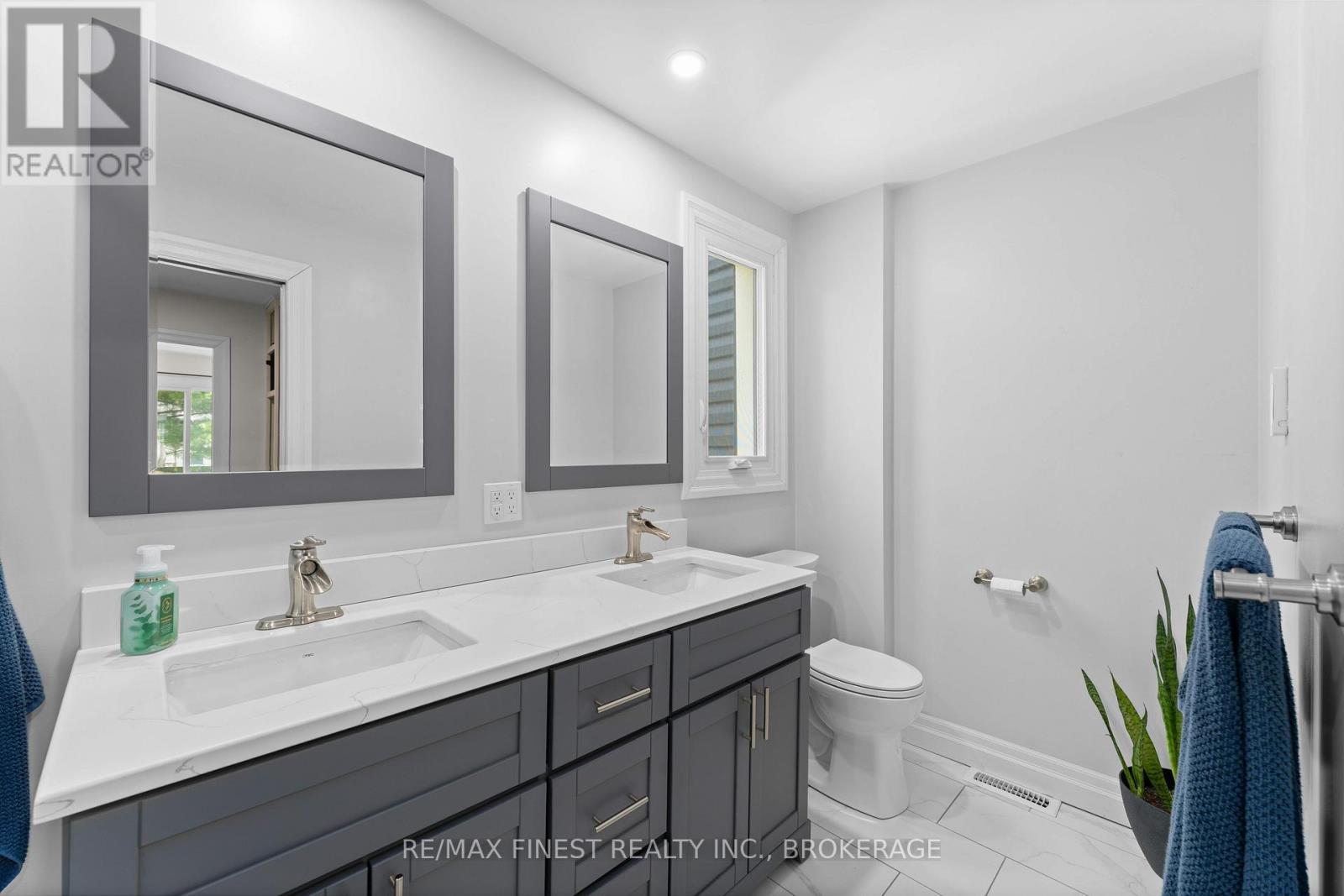401 DUNDAS STREET W - 19