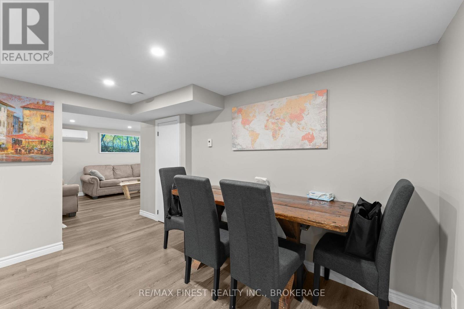 401 DUNDAS STREET W - 35