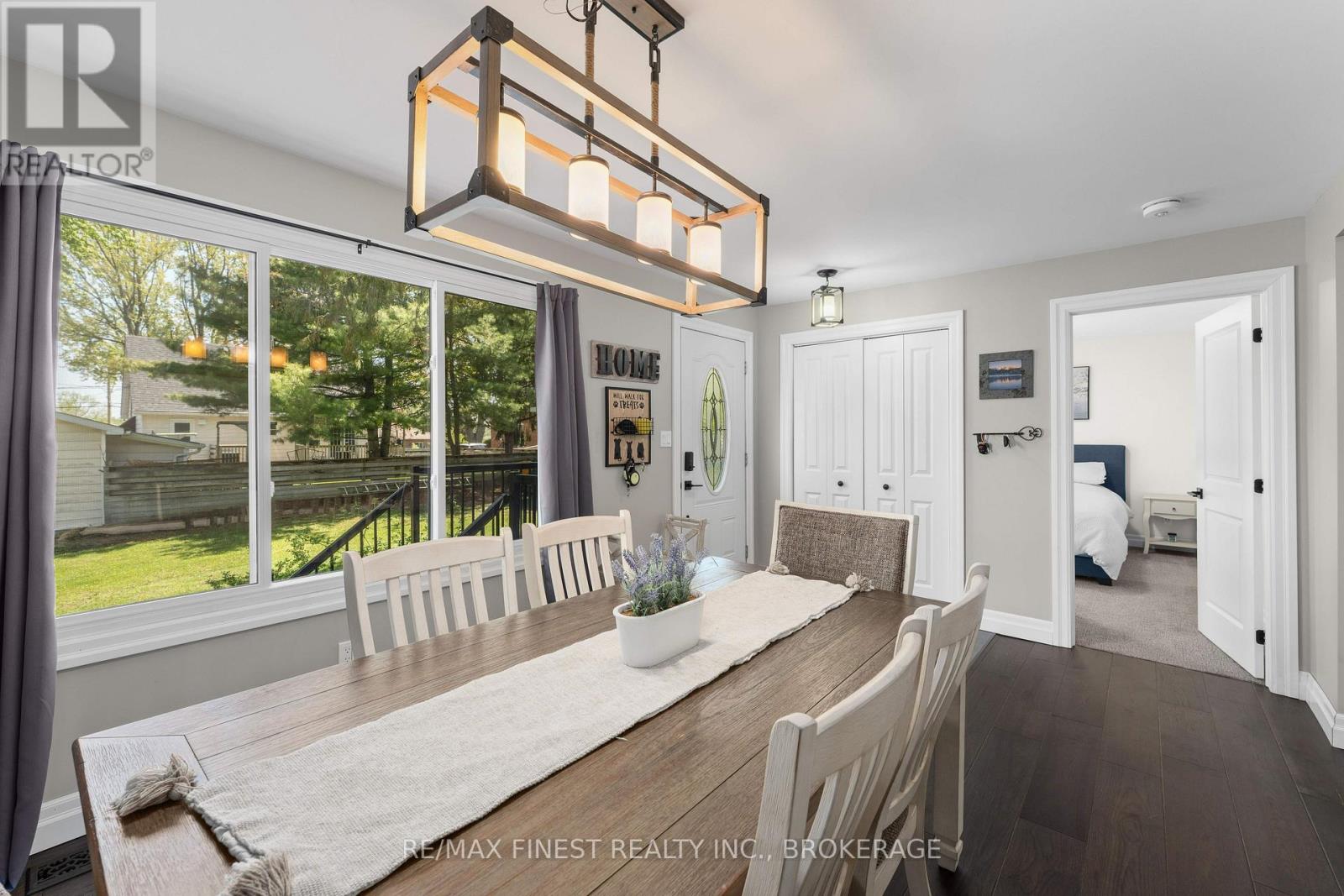 401 DUNDAS STREET W - 8