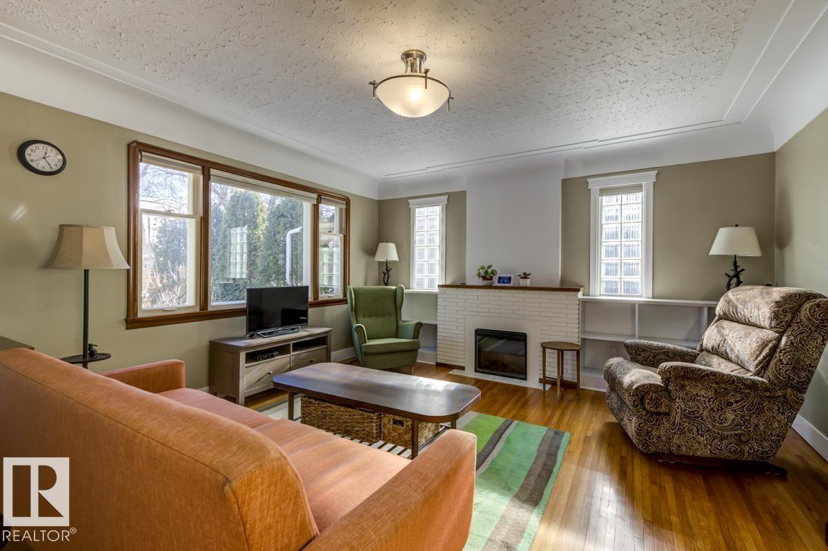 10714 128 ST NW - 10