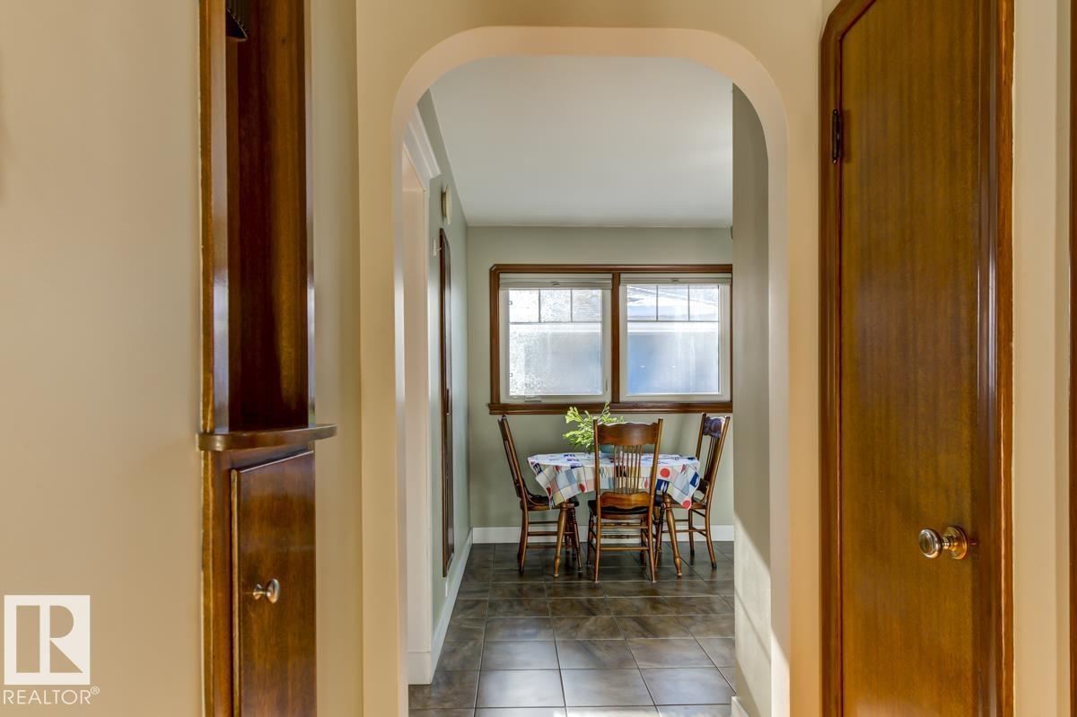 10714 128 ST NW - 28