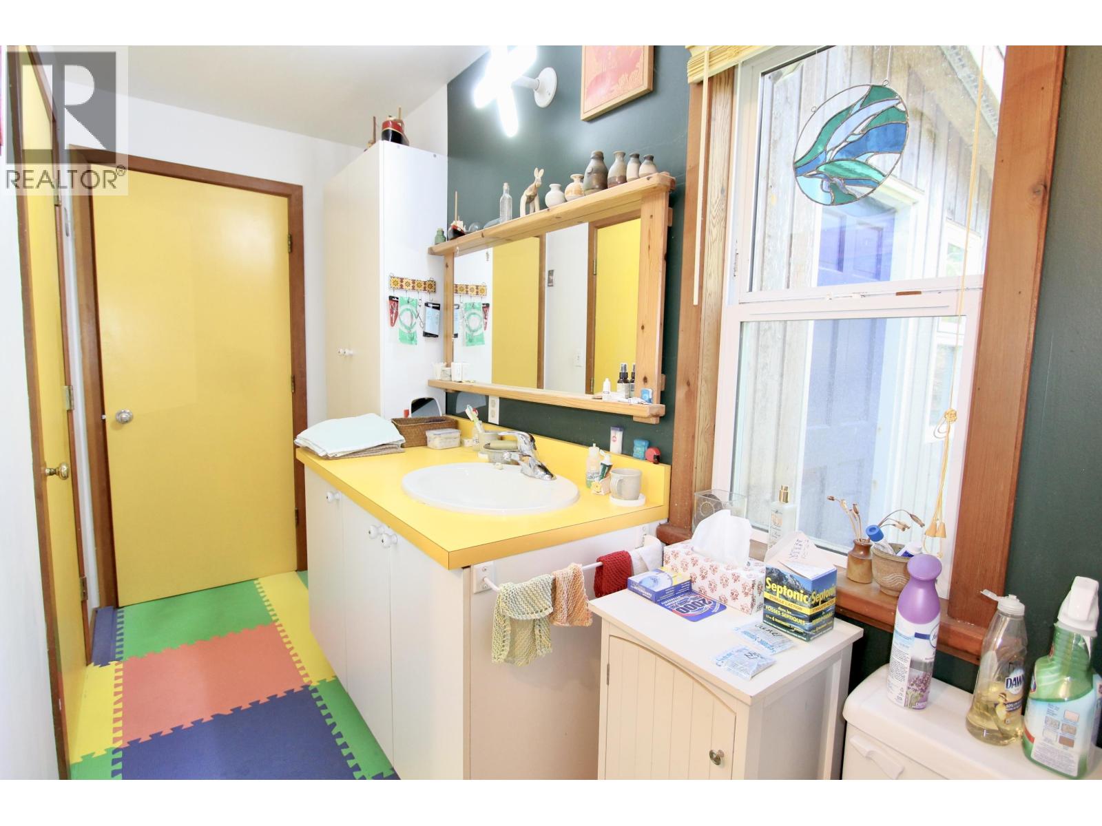 556 DAVIS ROAD - 18
