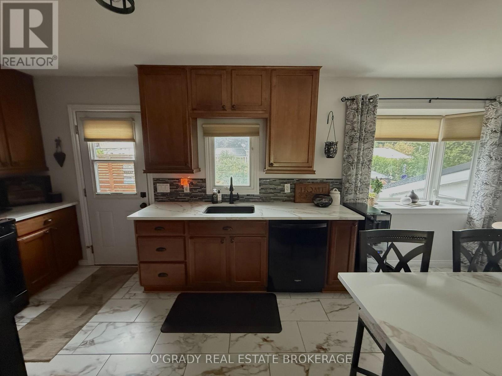 47 MEIGHEN CRESCENT - 11