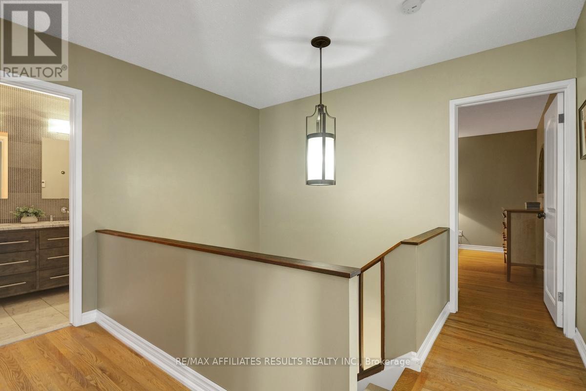 5 TIFFANY CRESCENT - 25