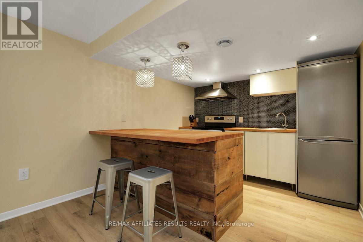 5 TIFFANY CRESCENT - 37