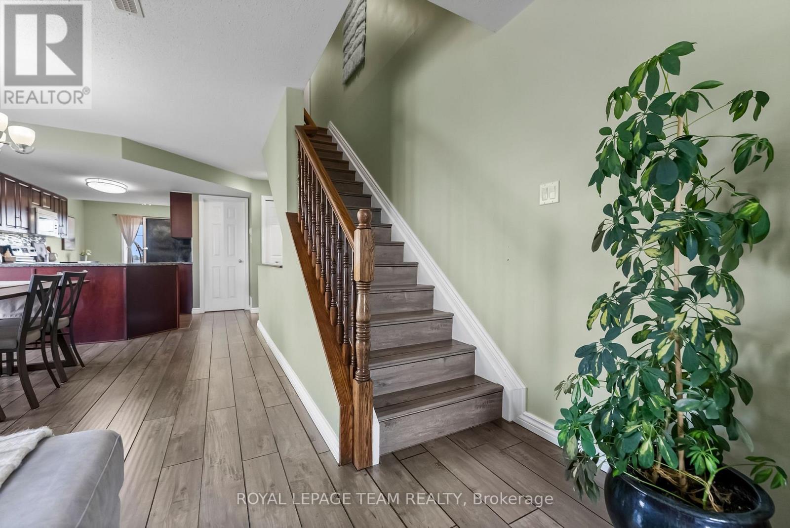 368 CROWNRIDGE DRIVE - 11
