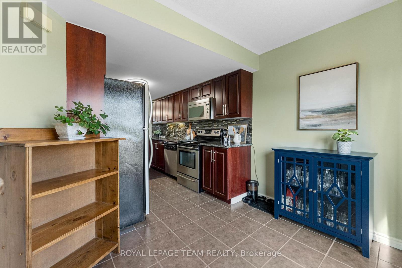 368 CROWNRIDGE DRIVE - 17