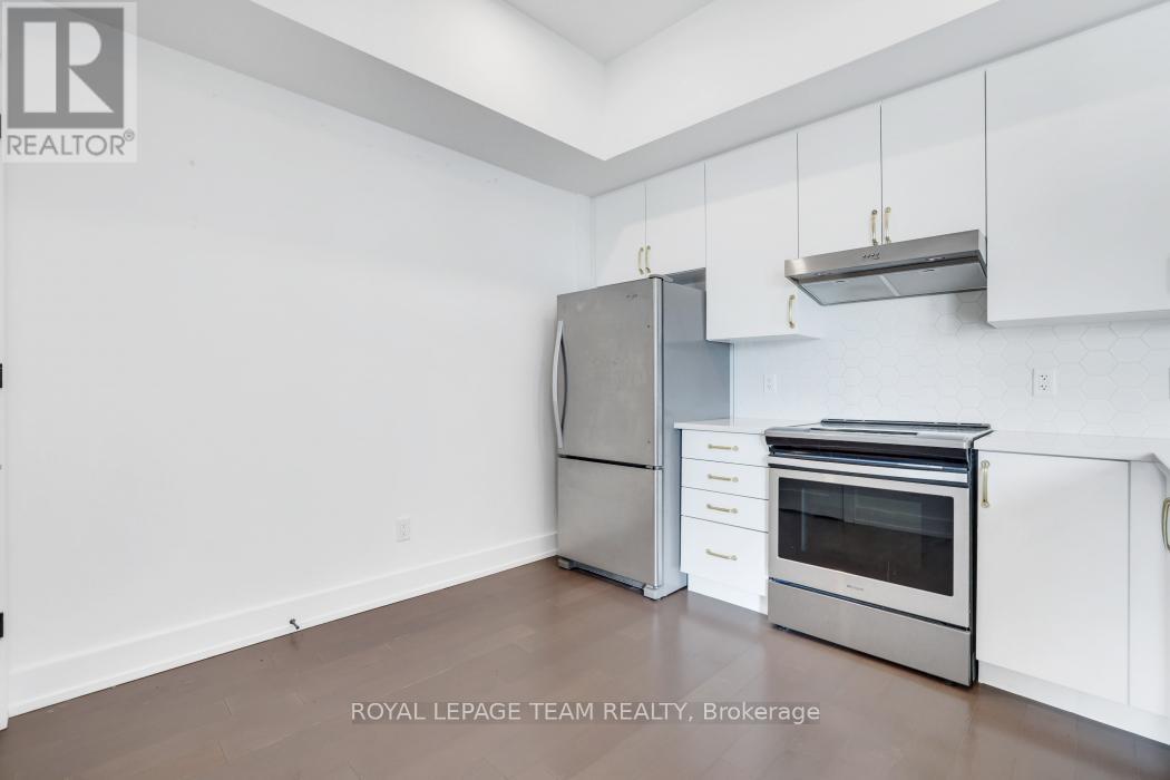 #303 101 PINHEY STREET - 12