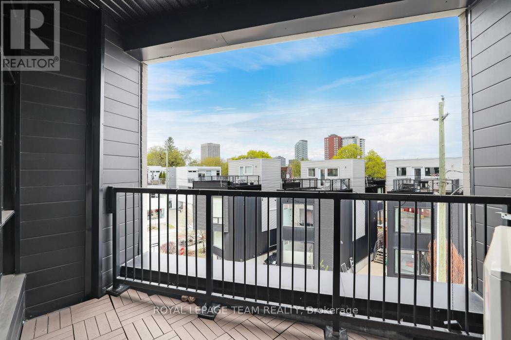 #303 101 PINHEY STREET - 16